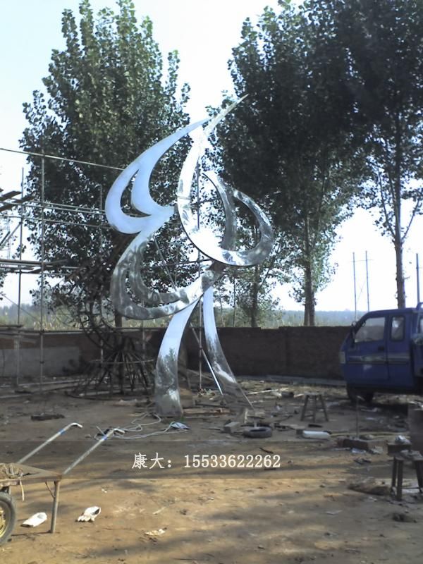 69)不銹鋼雕塑.jpg