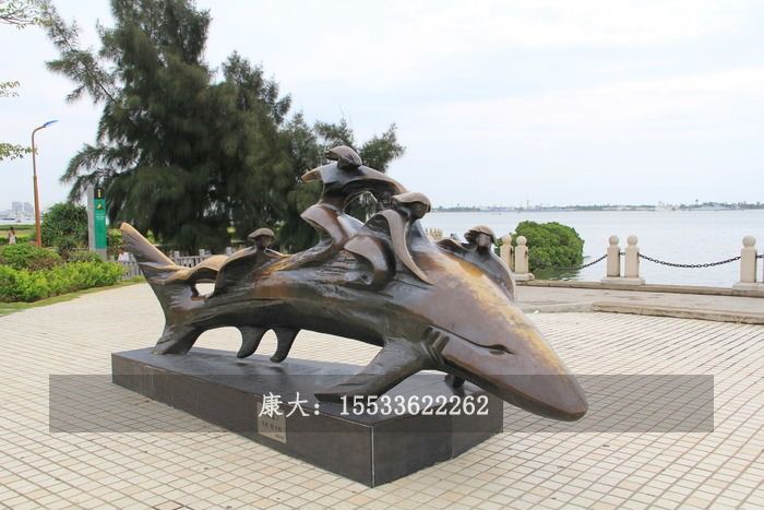 guangchanglidedeyudiaosuzuopin_4662910.jpg