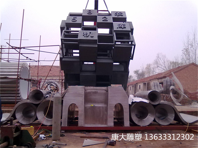 黑龍江852農(nóng)場不銹鋼雕塑安裝.jpg