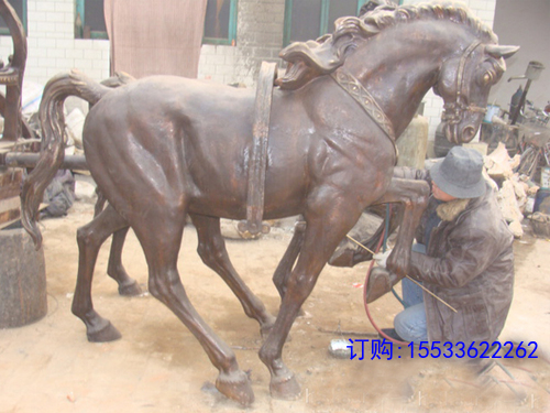 马  铸铜雕塑.jpg