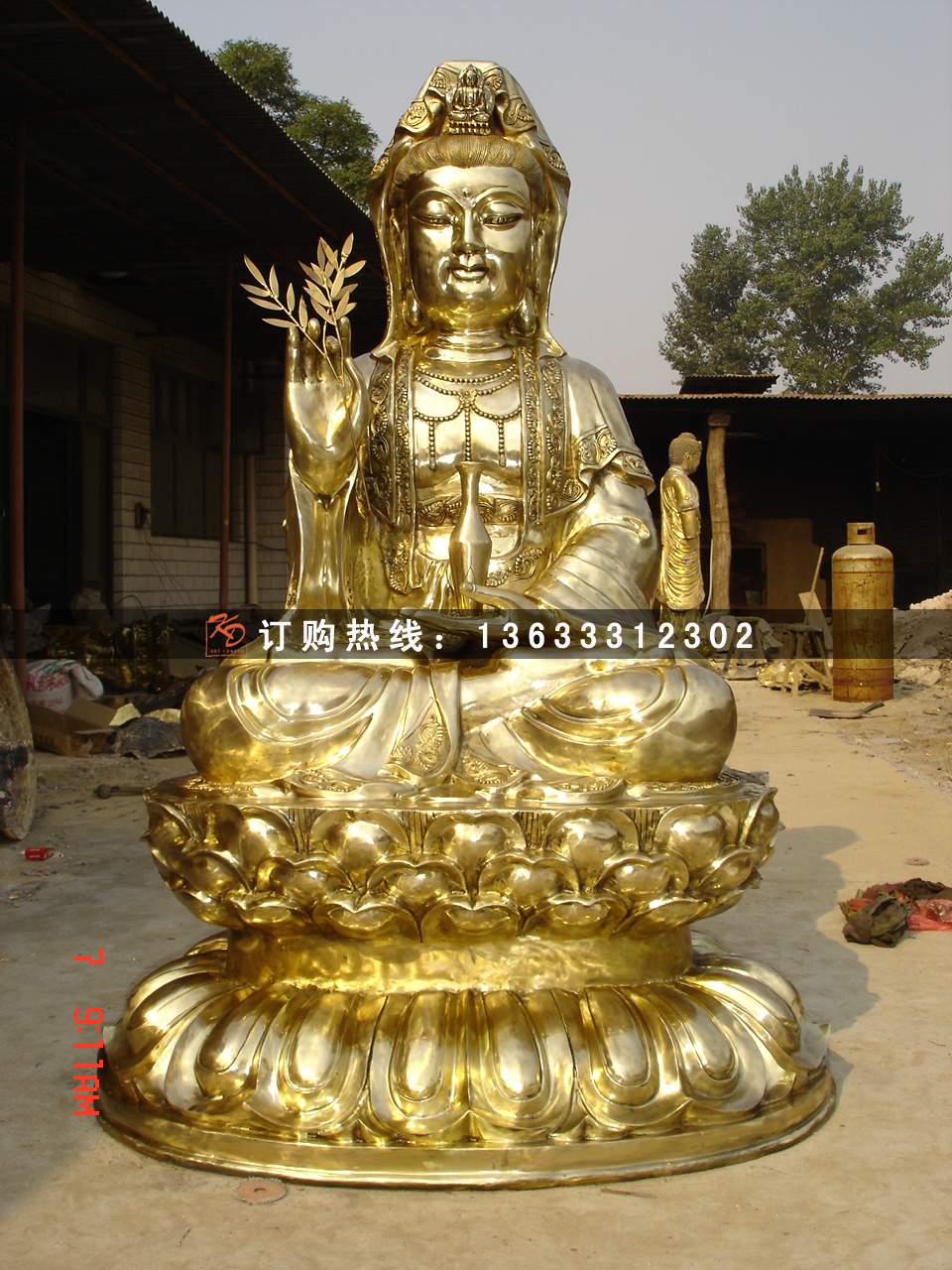 １．８米坐观音１.jpg