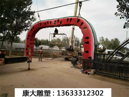 玻璃钢门楼雕塑.jpg