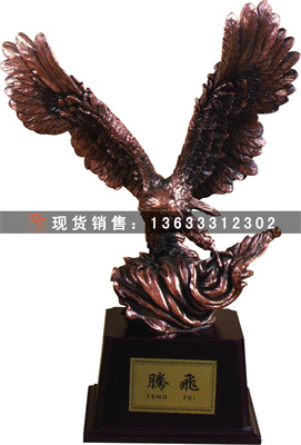 圆雕-旗鹰.jpg