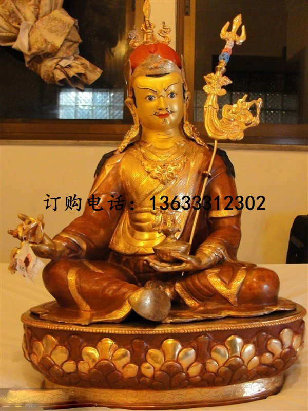 莲花生雕塑.jpg