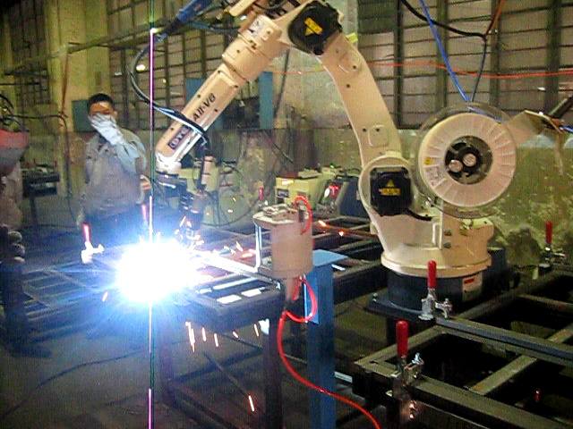 焊接機器人焊接現場